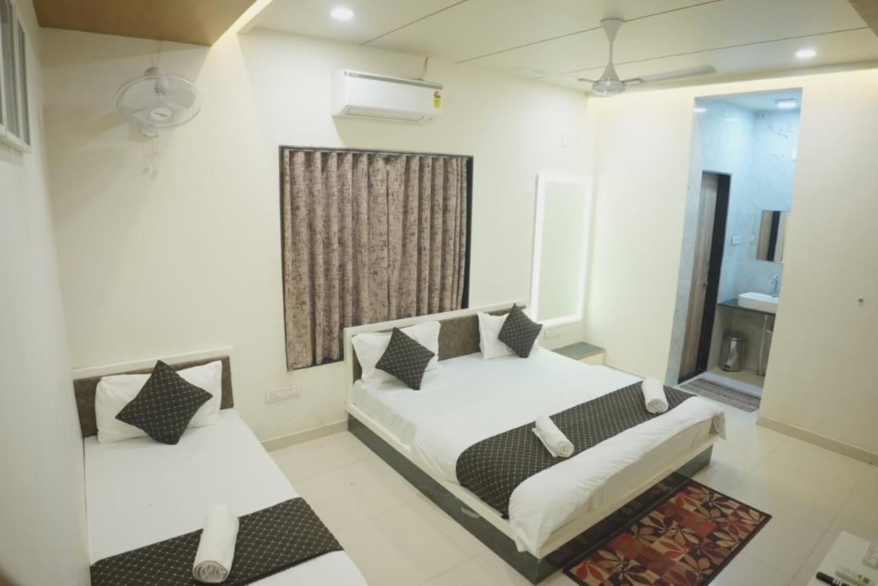 Hotel Ayodhya Virpur Bagian luar foto