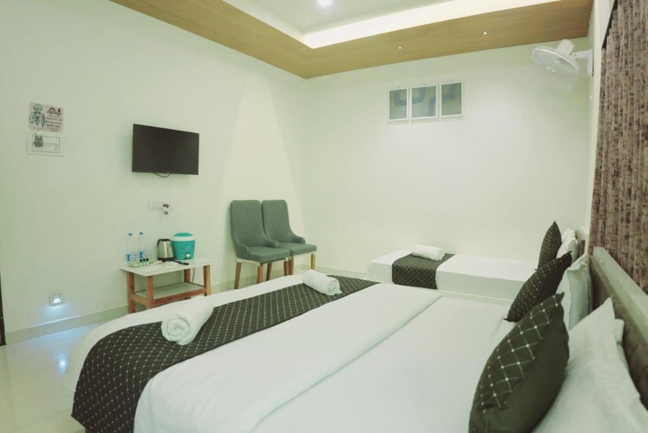 Hotel Ayodhya Virpur Bagian luar foto