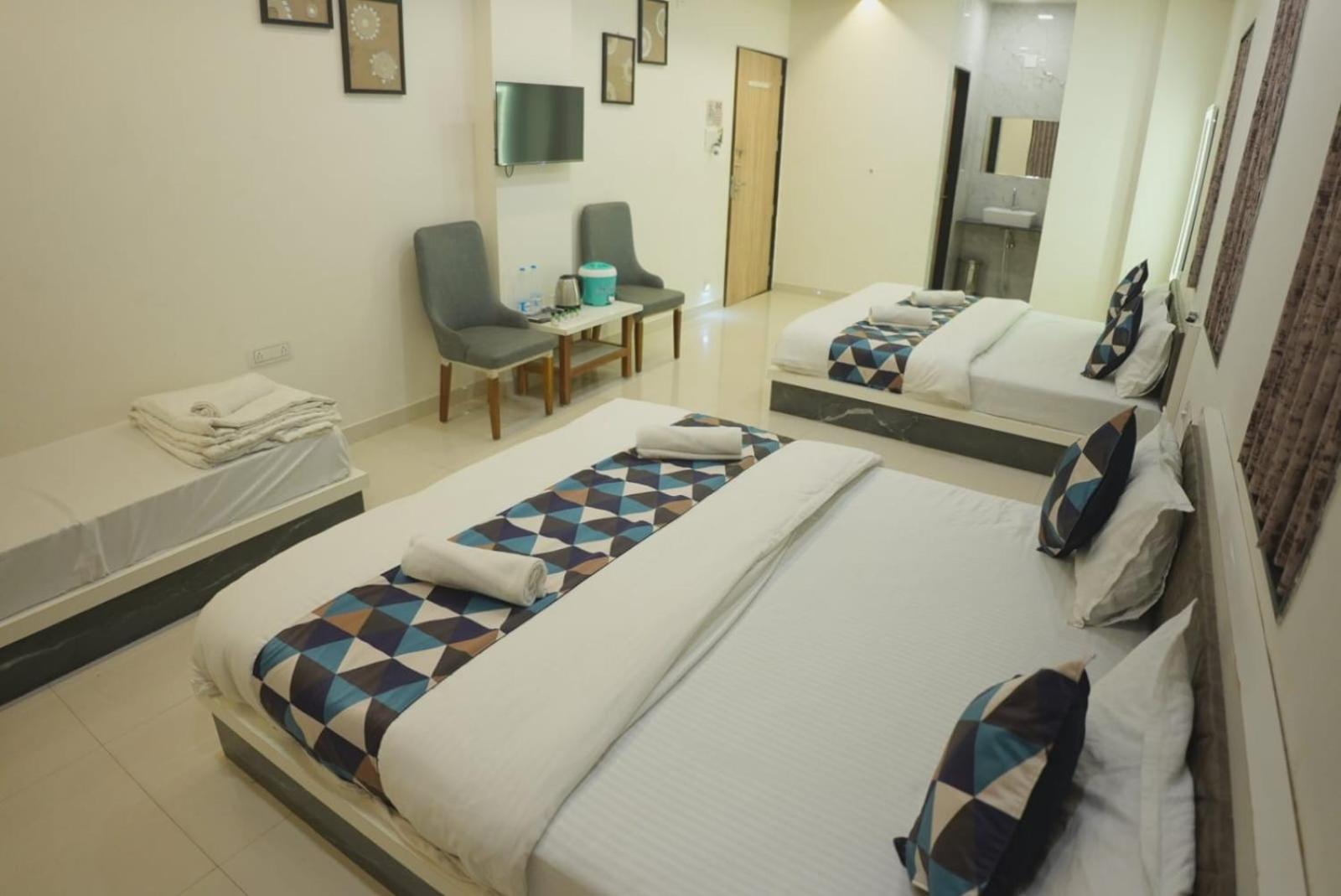Hotel Ayodhya Virpur Bagian luar foto